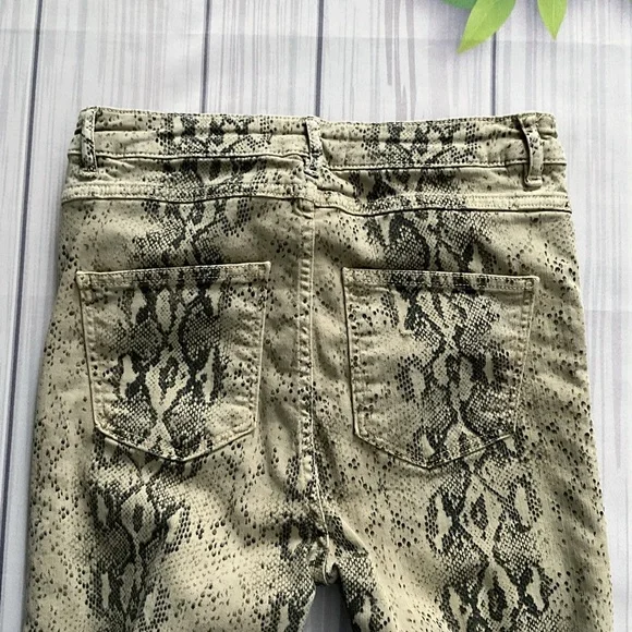 ZARA Snakeskin Print Highrise Skinny Jeans, Size 6 - Picture 5 of 12